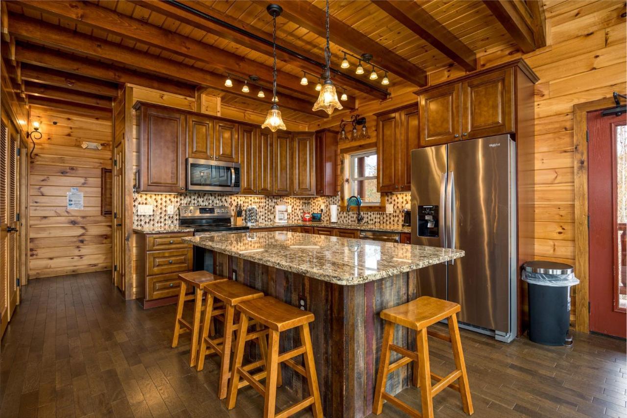 Ridge View Lodge Nature And Mountain View - Hot Tub - Firepit - Yard - Games Gatlinburg Exteriör bild