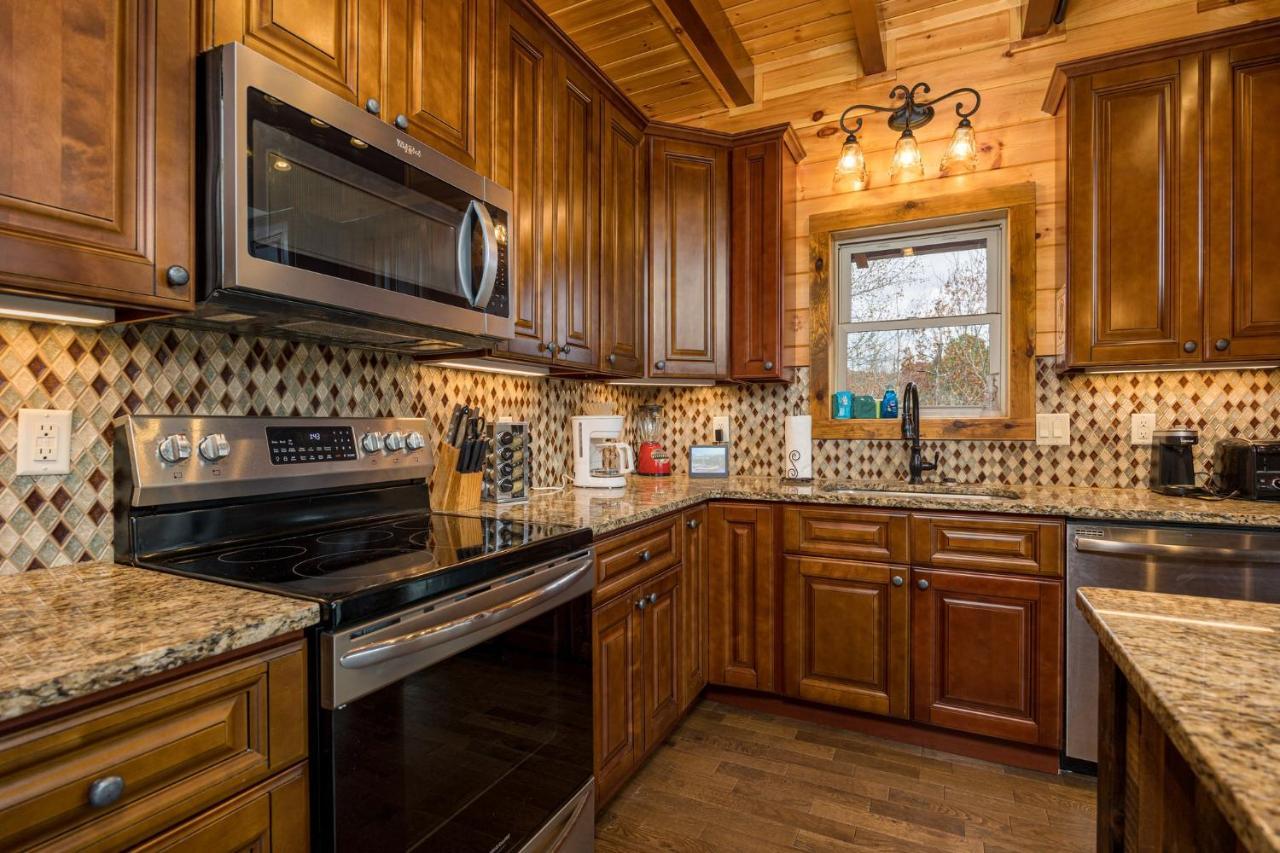 Ridge View Lodge Nature And Mountain View - Hot Tub - Firepit - Yard - Games Gatlinburg Exteriör bild